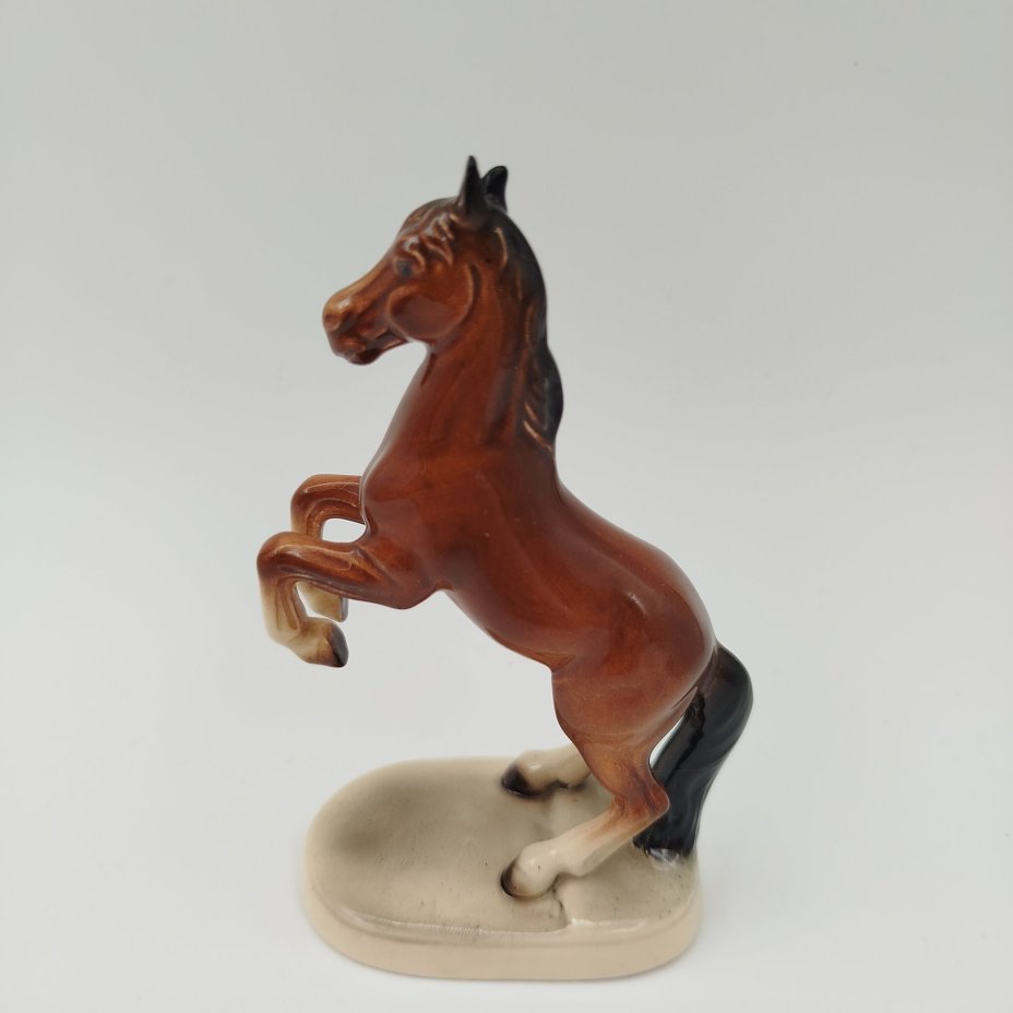 Статуэтка "Лошадь на дыбах"