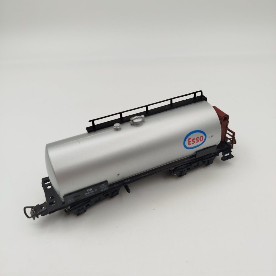 Модель железнодорожного вагона-цистерны "Esso", в оригинальной коробке, Piko