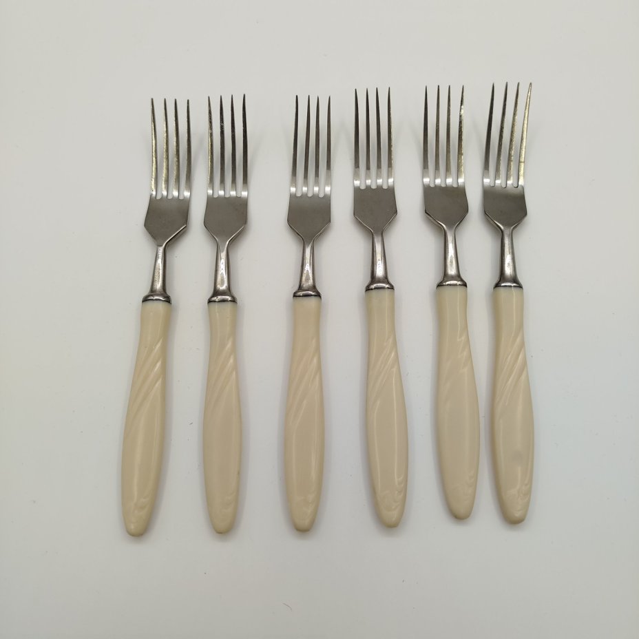 Набор из шести столовых вилок, металл, пластик, СССР, 1970-1990 гг.