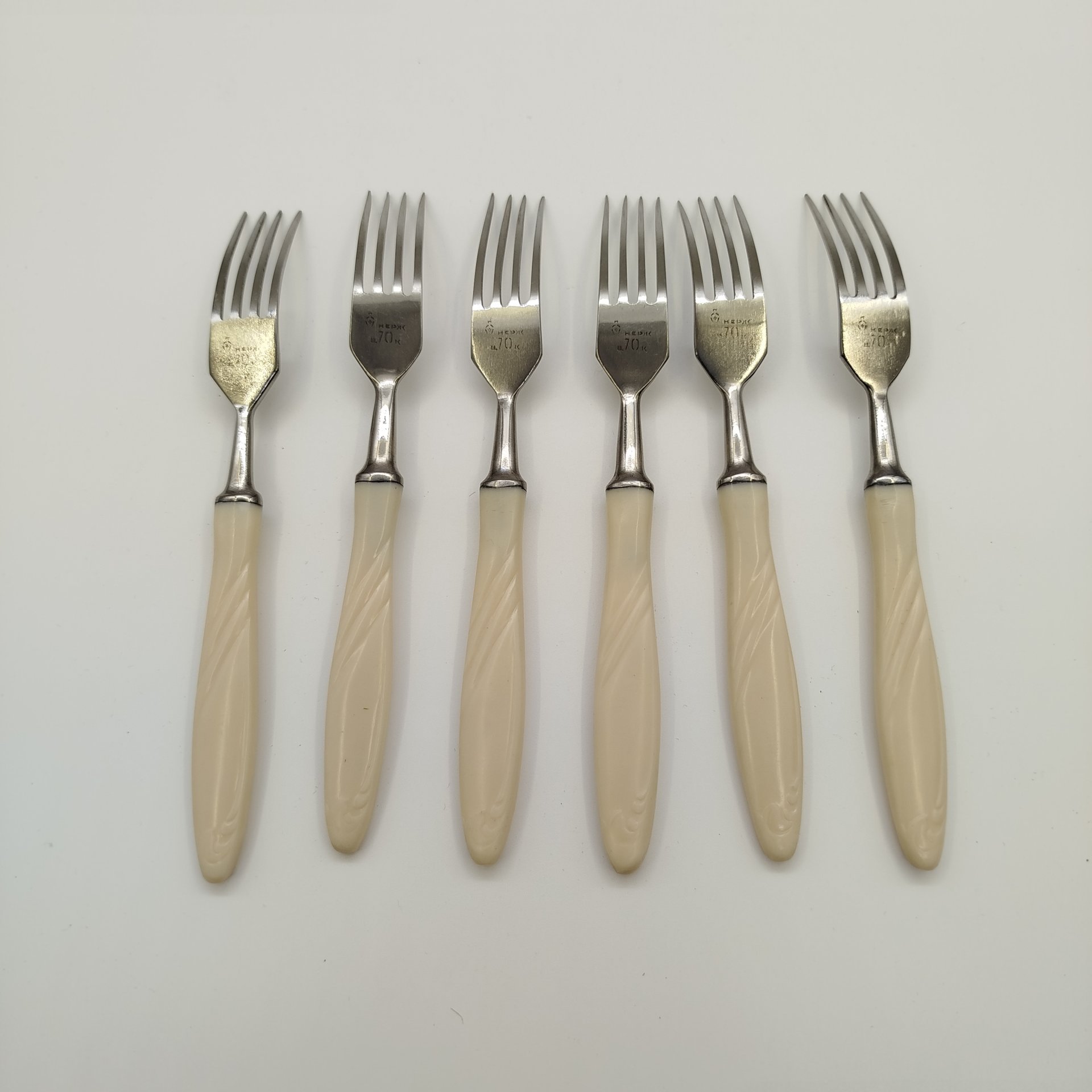 Набор из шести столовых вилок, металл, пластик, СССР, 1970-1990 гг.