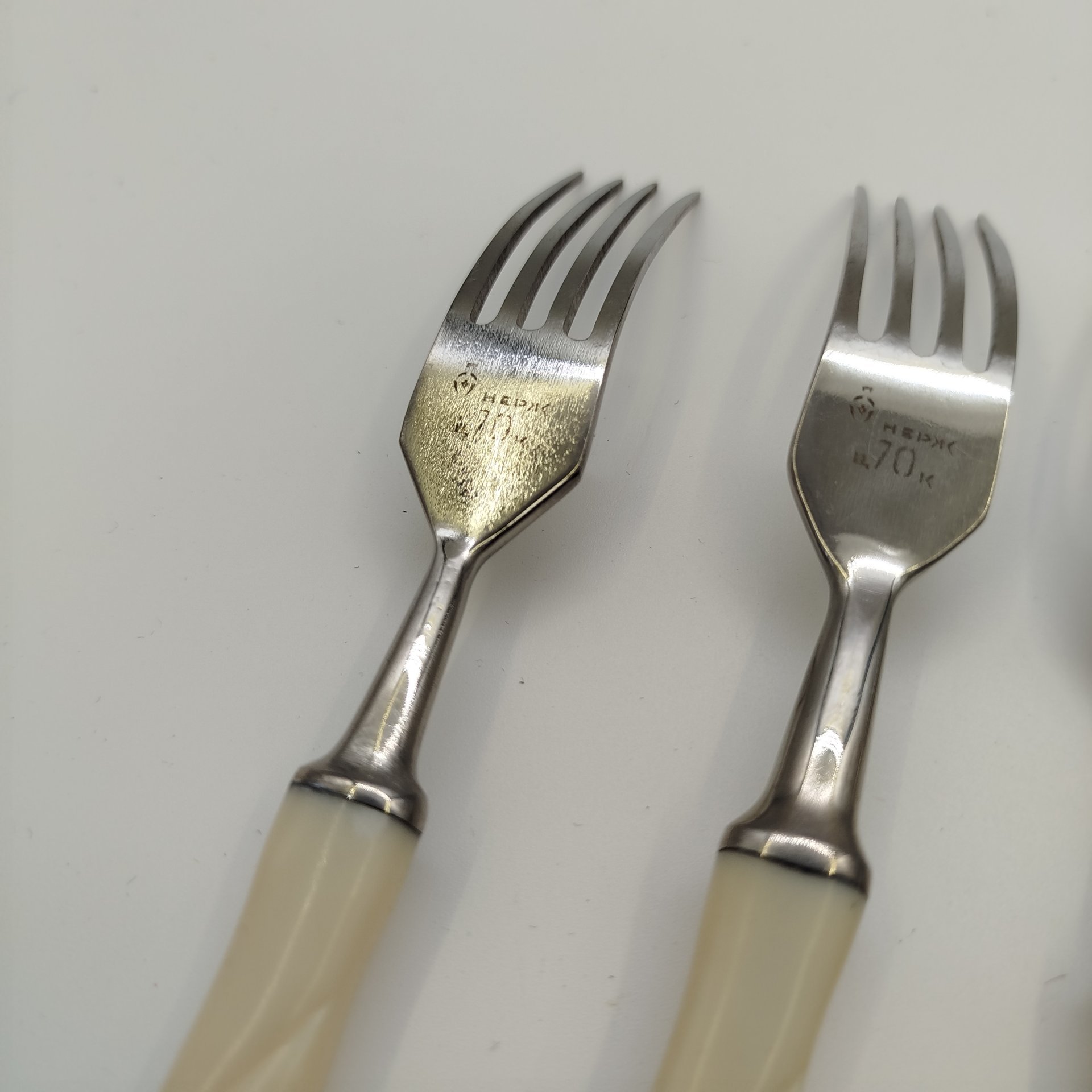 Набор из шести столовых вилок, металл, пластик, СССР, 1970-1990 гг.