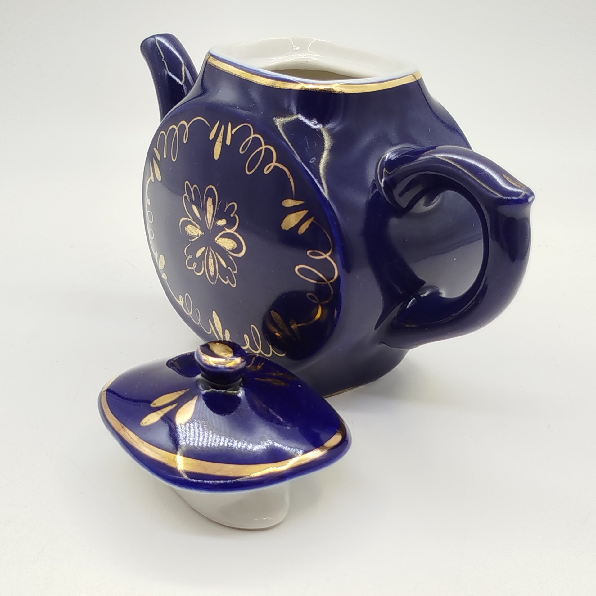 Чайник заварочный с цветочным декором