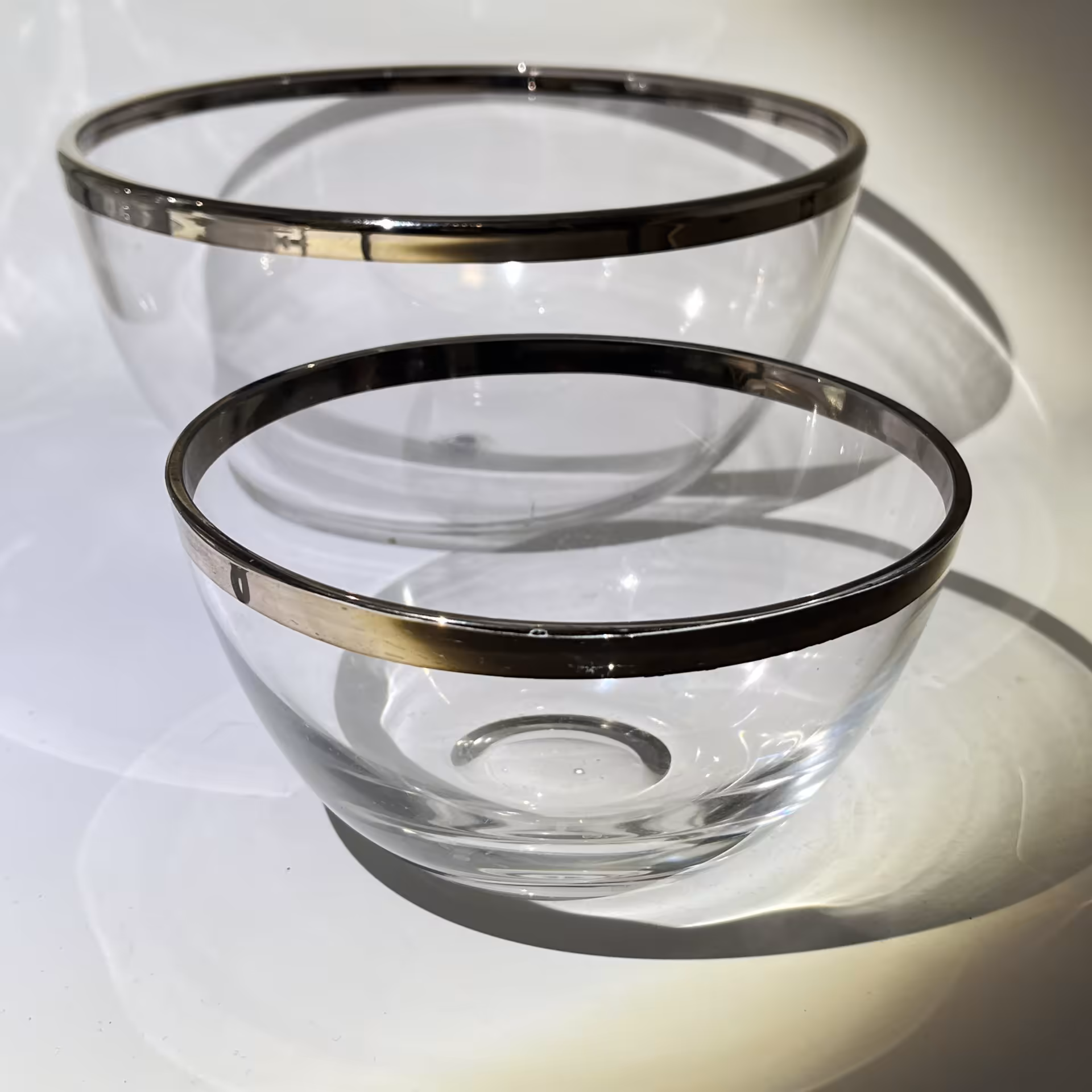 Набор из фруктовницы и небольшого салатника с лаконичным декором, Walther Glas