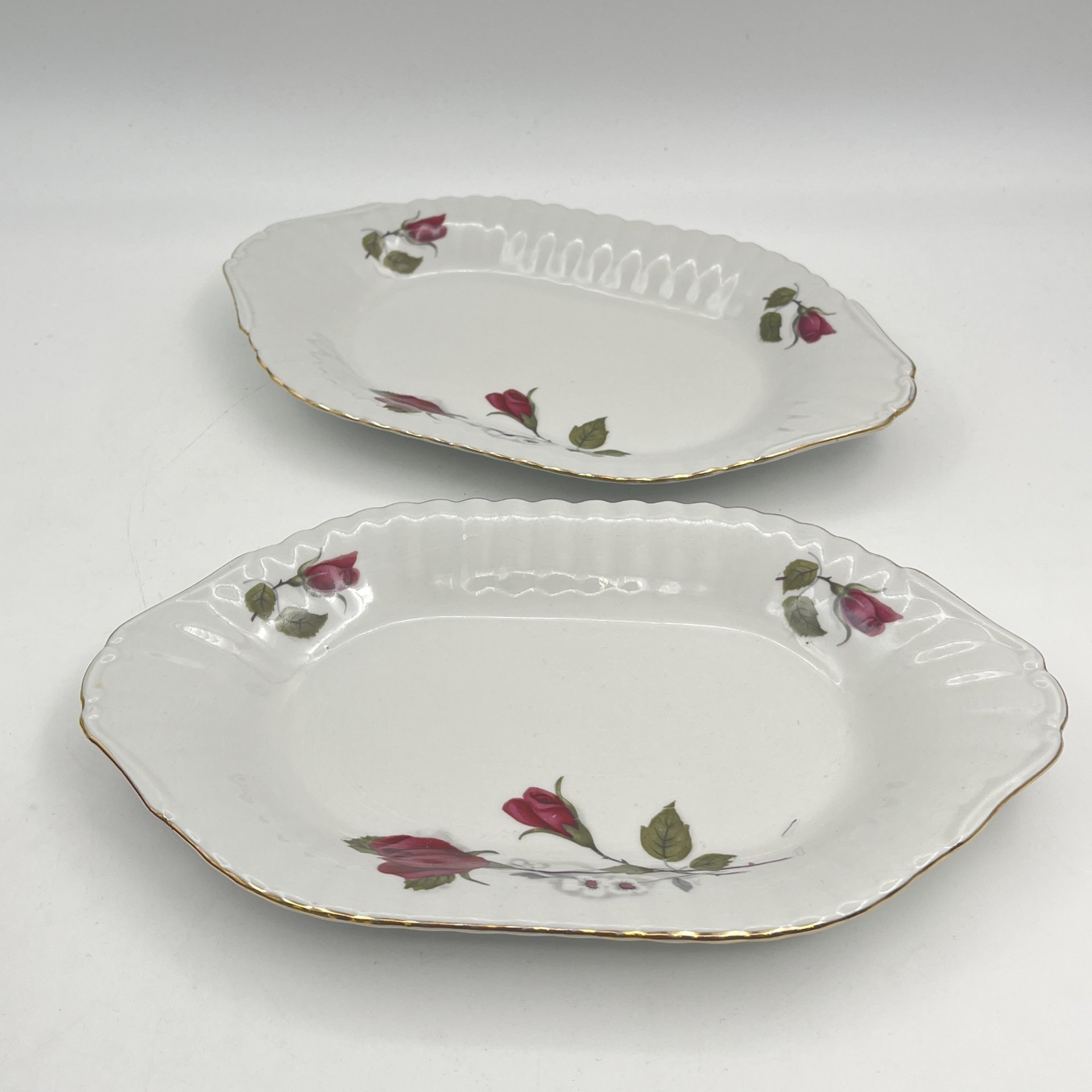 Набор из 2-х селёдочниц, украшенных изображением розы