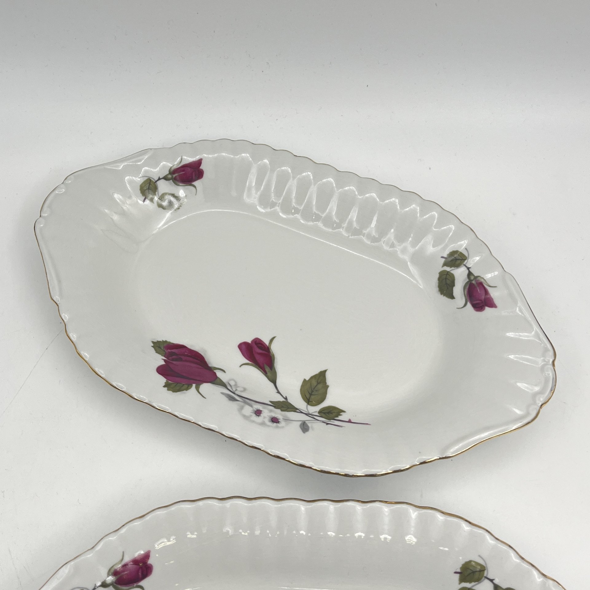 Набор из 2-х селёдочниц, украшенных изображением розы