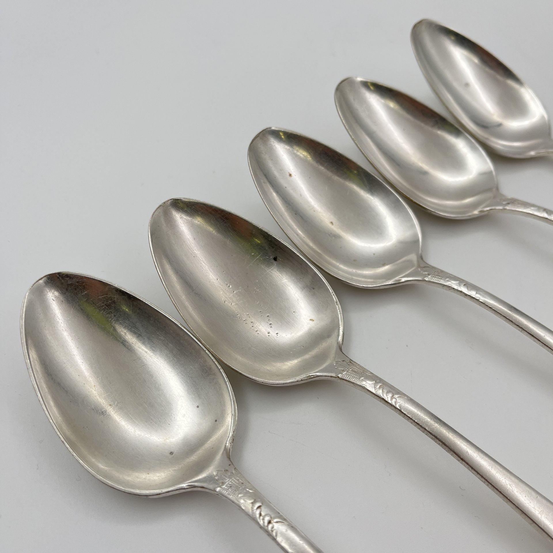 Набор из 5-ти столовых ложек с растительным декором, мНЦ (медь-никель-цинк), Вольнянский завод столовых приборов им. Шевченко (ЗiШ, ЗиШ), СССР, 1960-1980 гг.