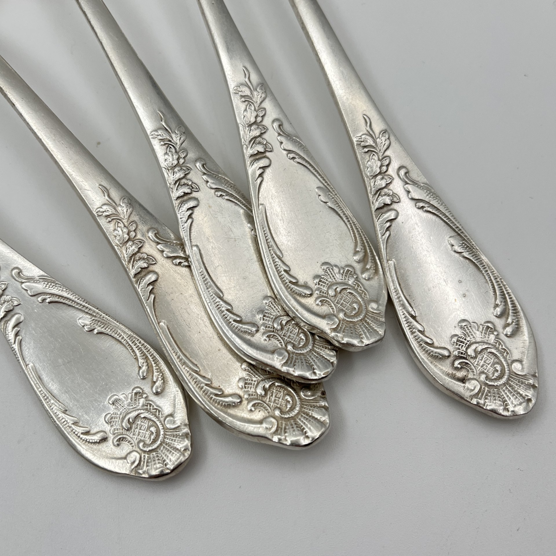 Набор из 5-ти столовых ложек с растительным декором, мНЦ (медь-никель-цинк), Вольнянский завод столовых приборов им. Шевченко (ЗiШ, ЗиШ), СССР, 1960-1980 гг.