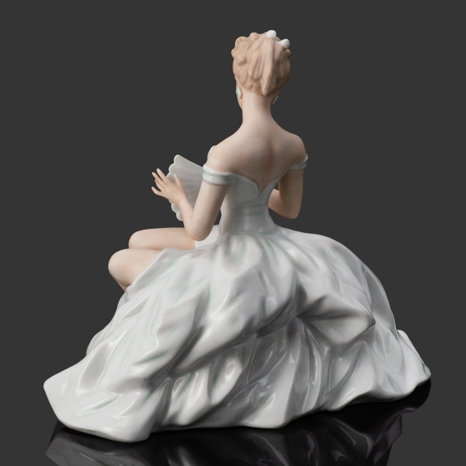[Большой размер] Статуэтка "Дама с веером", фарфор, роспись, золочение, VEB Schaubach Kunst Lichte-Wallendorf, Германия, 1963-1990 гг.