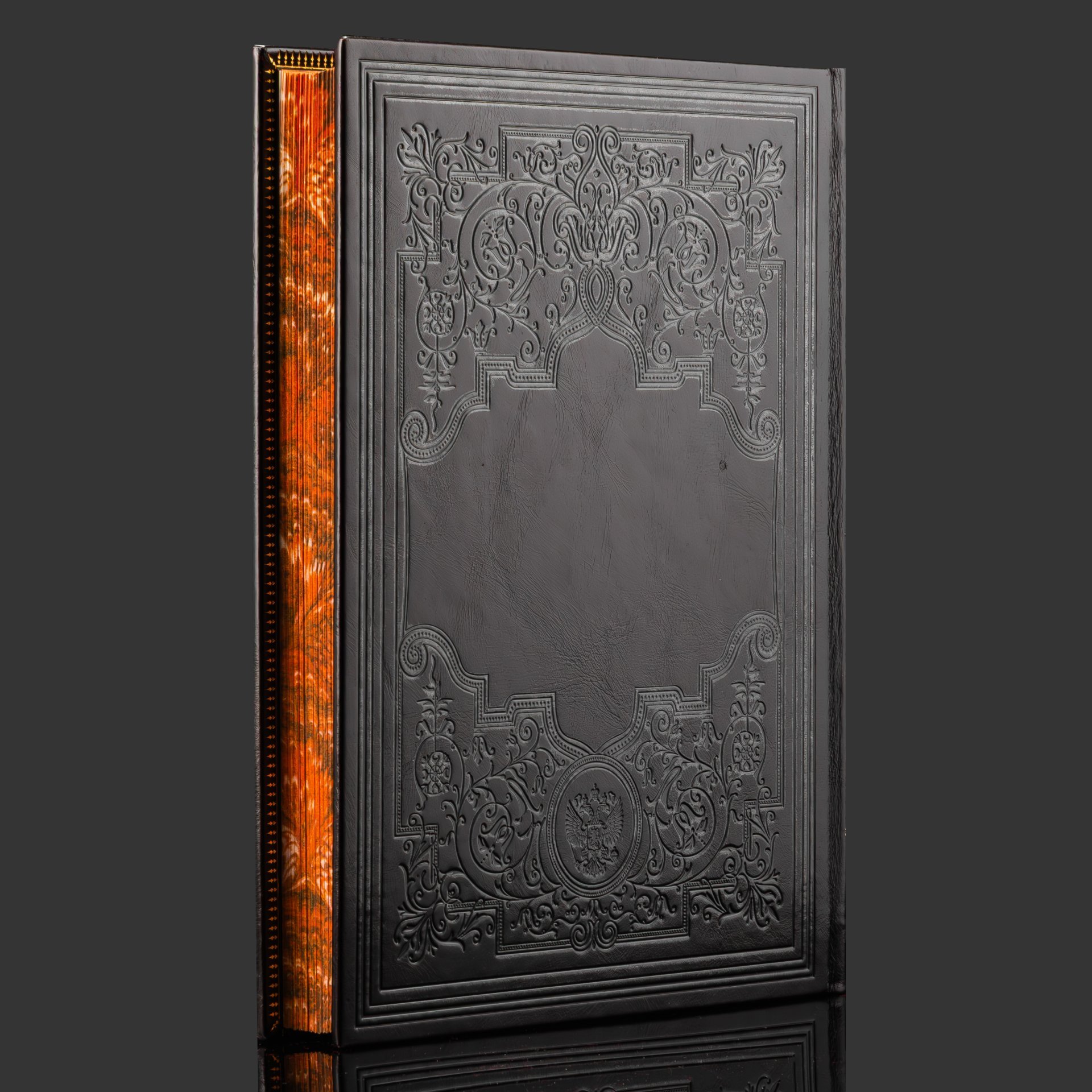 Книга в кожаном переплете "История русского театра", бумага, кожаный переплет, тиснение, золочение, обрез с принтом, в бархатной подарочной упаковке, Российская Федерация, 2025 г.