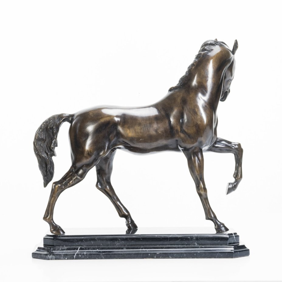 Скульптура "Лошадь"