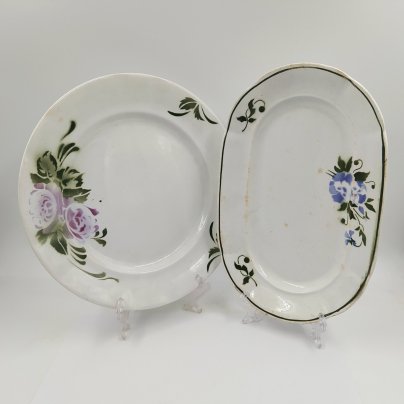 Набор из блюда и тарелки с цветочным декором, экспортное клеймо "Foreign made", фаянс, аэрография по трафарету, СССР, 1920-1930 гг.