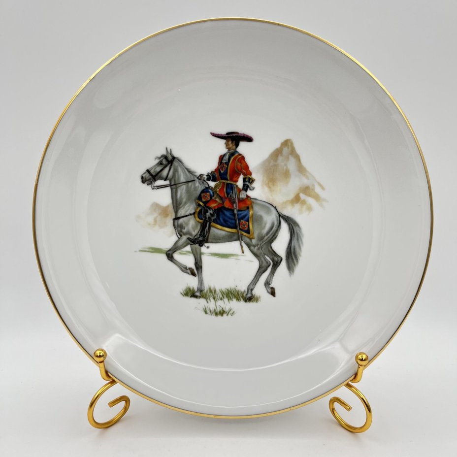 Тарелка "Mousquetair de L'Espane" (Мушкетер Испании) из серии "Champs Élysées Paris. European Cavalry" (Елисейские Поля. Европейская кавалерия), Kuba Porzellan