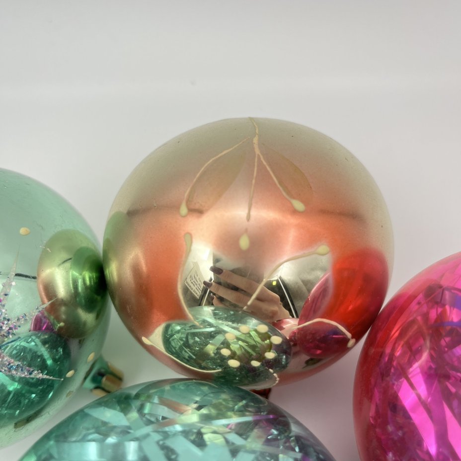 Набор из 15-ти ёлочных игрушек разной формы и размера (6 шарообразной формы и 9 миниатюрных ёлочных игрушек)