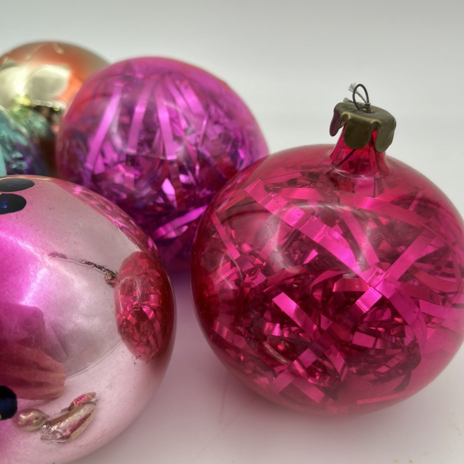 Набор из 15-ти ёлочных игрушек разной формы и размера (6 шарообразной формы и 9 миниатюрных ёлочных игрушек)