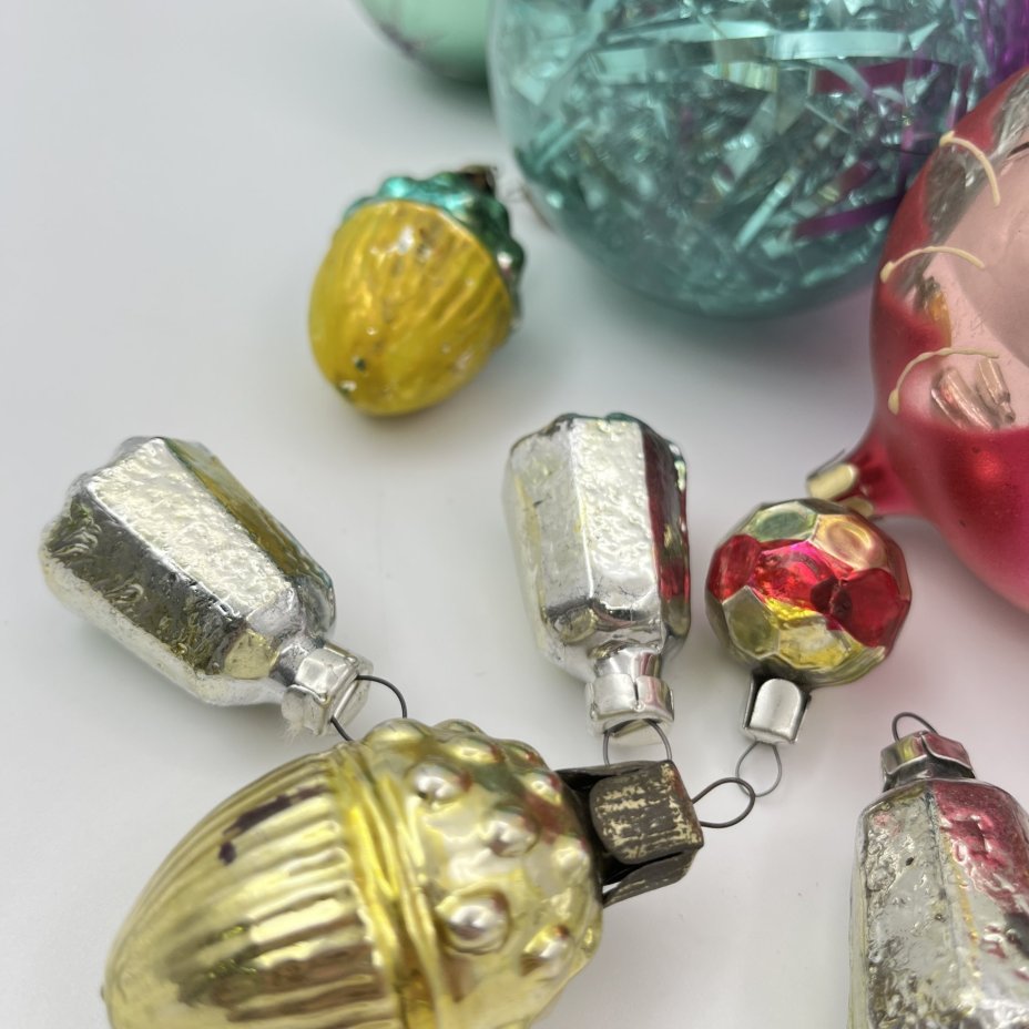 Набор из 15-ти ёлочных игрушек разной формы и размера (6 шарообразной формы и 9 миниатюрных ёлочных игрушек)