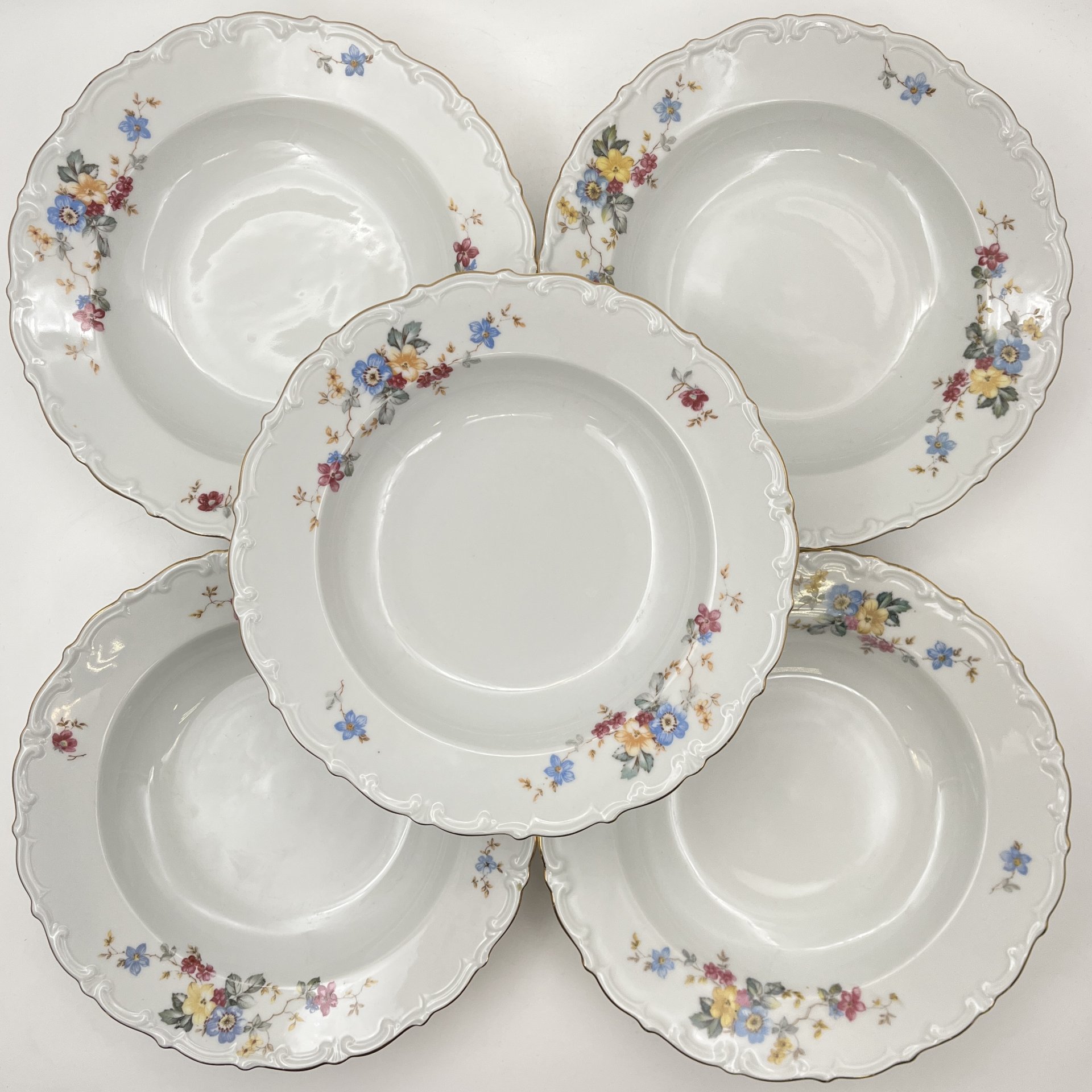 Набор из 5-ти суповых тарелок с цветочным декором и рельефным бортом, фарфор, деколь, золочение, Kahla, Германия, 1937-1956 гг.