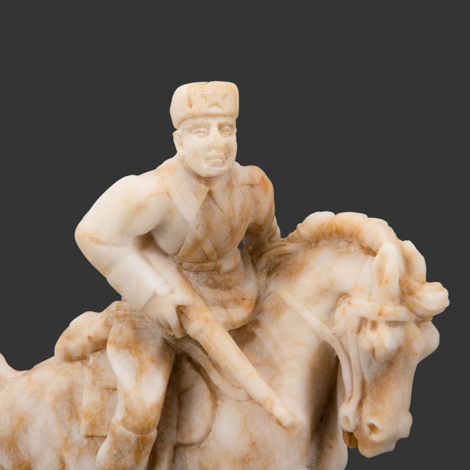 Скульптура "Красноармеец на коне" (из одноименного чернильного прибора), автор модели  Баландин П.А., Камнерезная артель "Борнуковская пещера", ангидрит, резьба