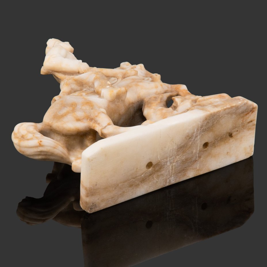 Скульптура "Красноармеец на коне" (из одноименного чернильного прибора), автор модели  Баландин П.А., Камнерезная артель "Борнуковская пещера", ангидрит, резьба