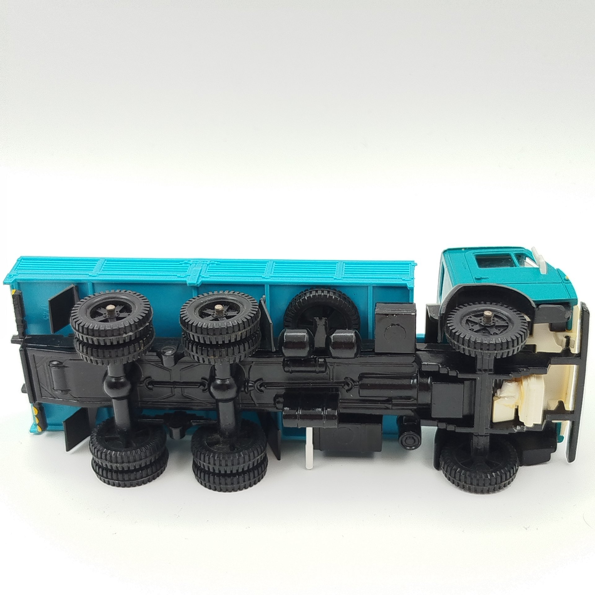 Модель автомобиля "Камаз-5320" (1:43)