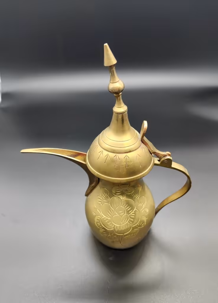 Чайник (кумган) с цветочным резным узором декоративный
