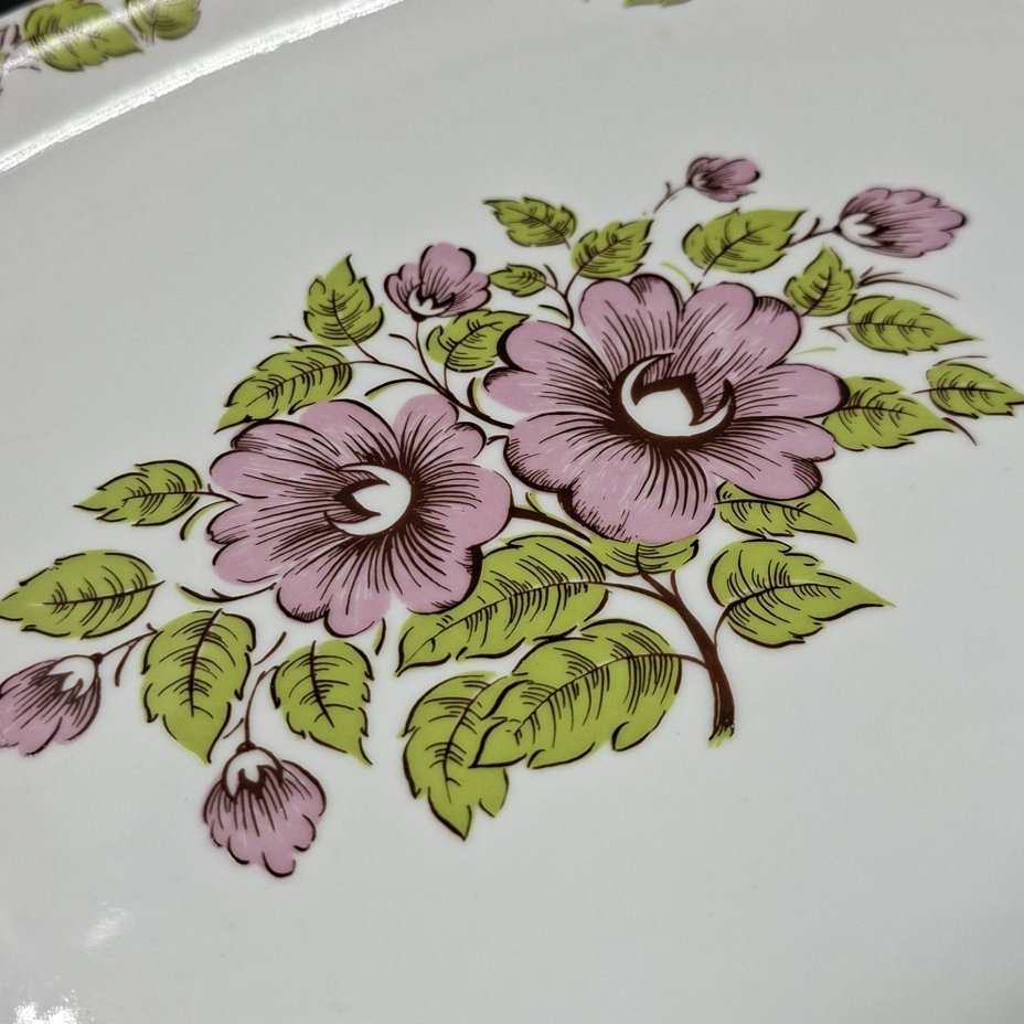 Блюдо овальное с цветочным декором в розово-зеленой гамме, фарфор, печать, Epiag Royal Czechoslovakia, Чехословакия, 1970-1990 гг.