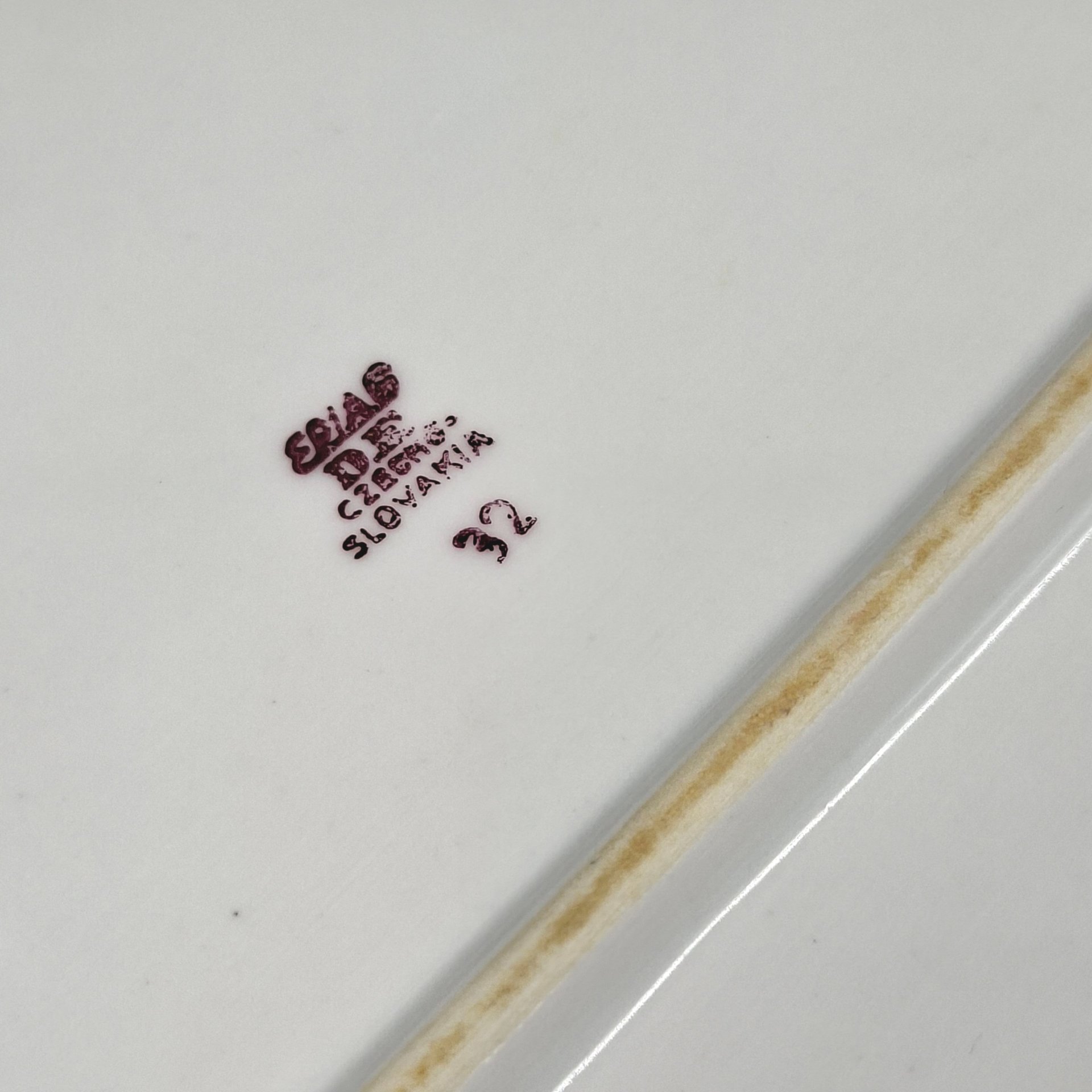 Блюдо овальное с цветочным декором в розово-зеленой гамме, фарфор, печать, Epiag Royal Czechoslovakia, Чехословакия, 1970-1990 гг.