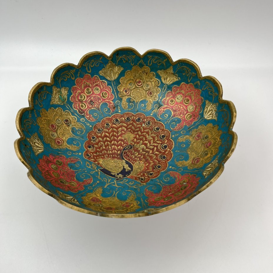 Фруктовница (конфетница), украшенная изображением павлина и восточным орнаментом
