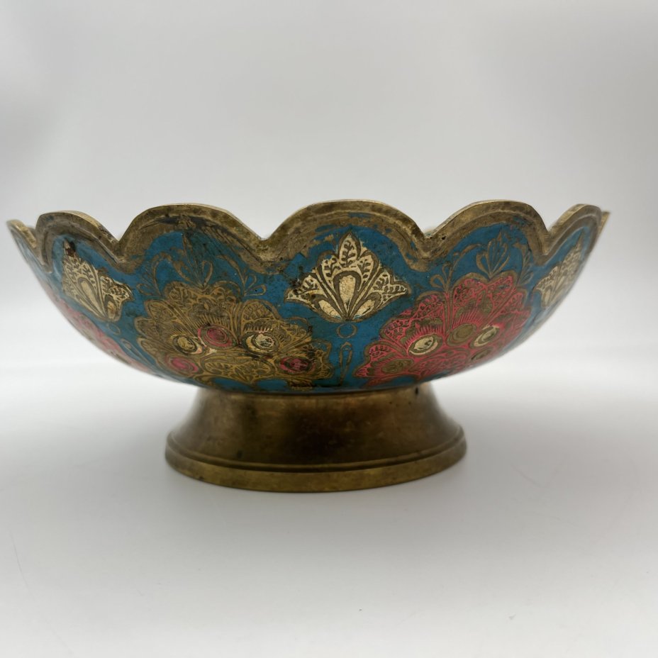 Фруктовница (конфетница), украшенная изображением павлина и восточным орнаментом