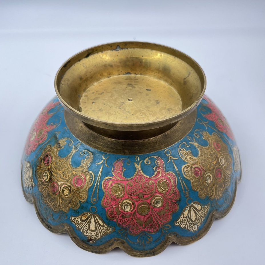 Фруктовница (конфетница), украшенная изображением павлина и восточным орнаментом