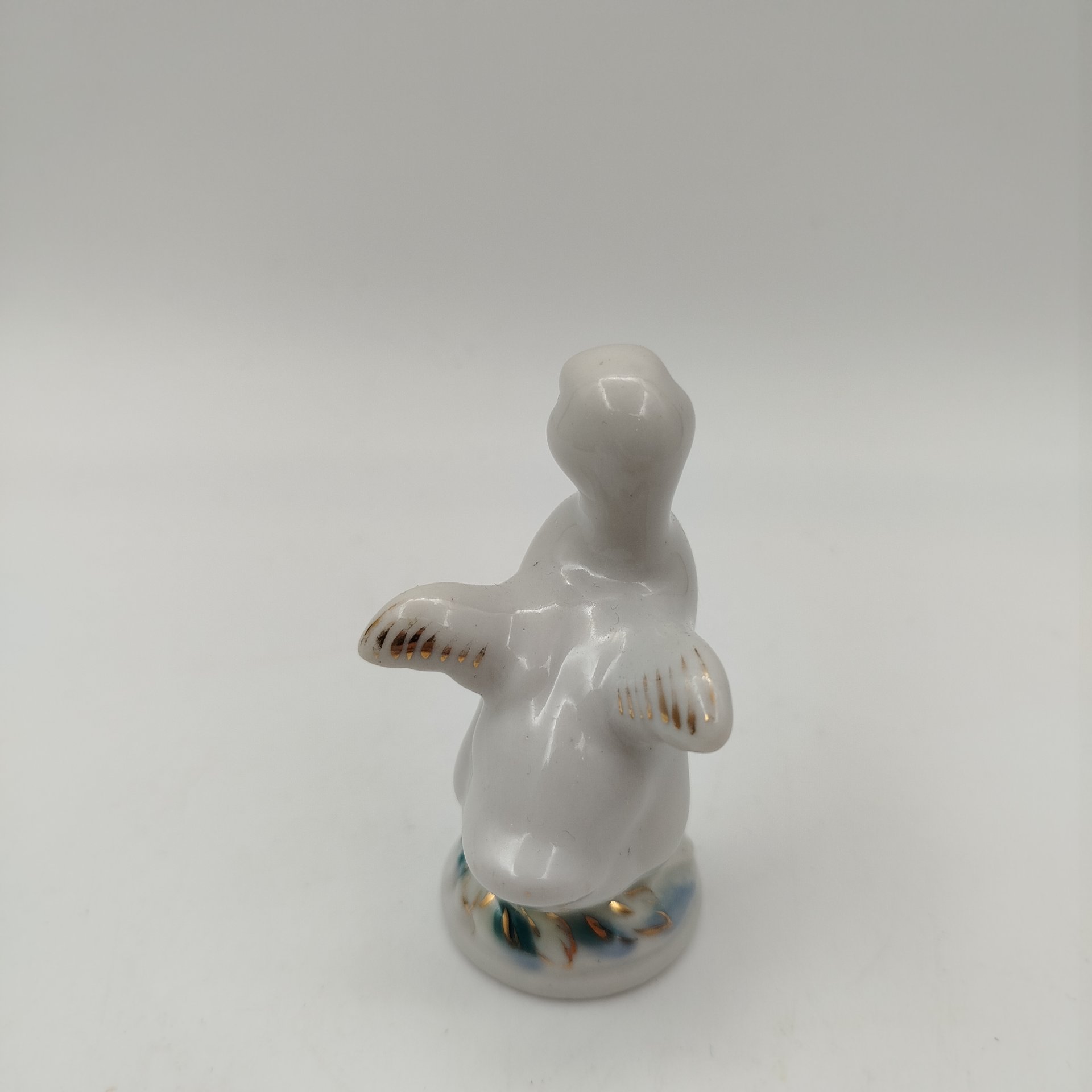 Статуэтка  "Утёнок", скульптор Н. И. Бессарабова