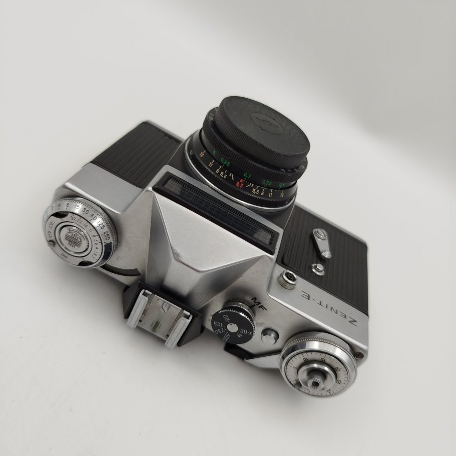 Фотоаппарат плёночный "Зенит-Е" с объективом "Индустар-50-2" и инструкцией, в оригинальном кофре, металл, пластик, кожа, стекло, Красногорский механический завод (КМЗ), СССР, 1977 г., Красногорский механический завод (КМЗ)