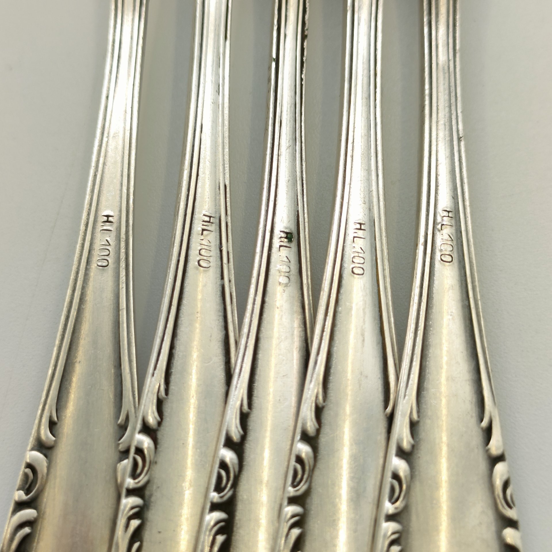 Набор из 5-ти десертных вилок с тремя зубцами лаконичной формы, сталь, Германия, 1920-1960 гг.