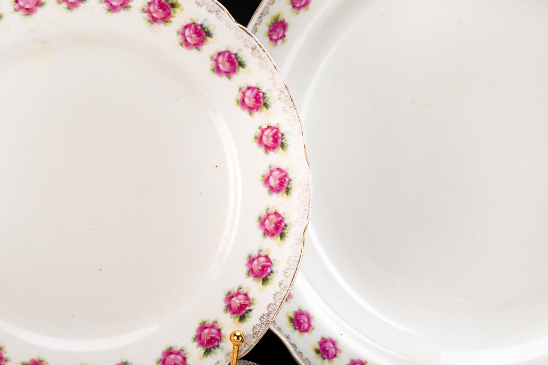 Сервиз столовый с орнаментом в виде роз на 5 персон (17 предметов), фарфор, деколь, золочение, Дулевский фарфоровый завод (Дулёво), СССР, 1926-1931 гг.