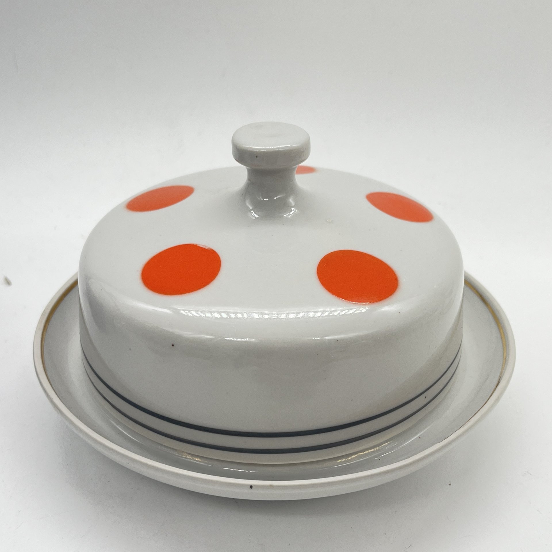 Масленка круглой формы с декором в виде гороха