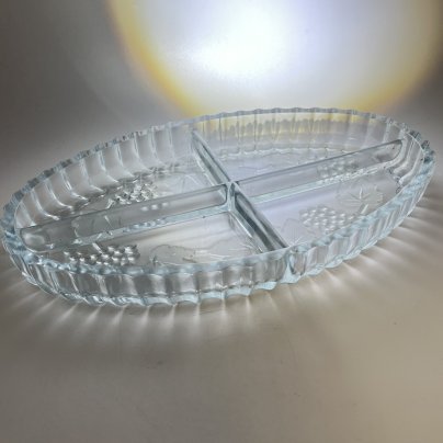 Большая менажница с декором в виде винограда