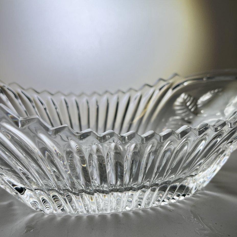 Салатник небольшой необычной формы с цветочным декором