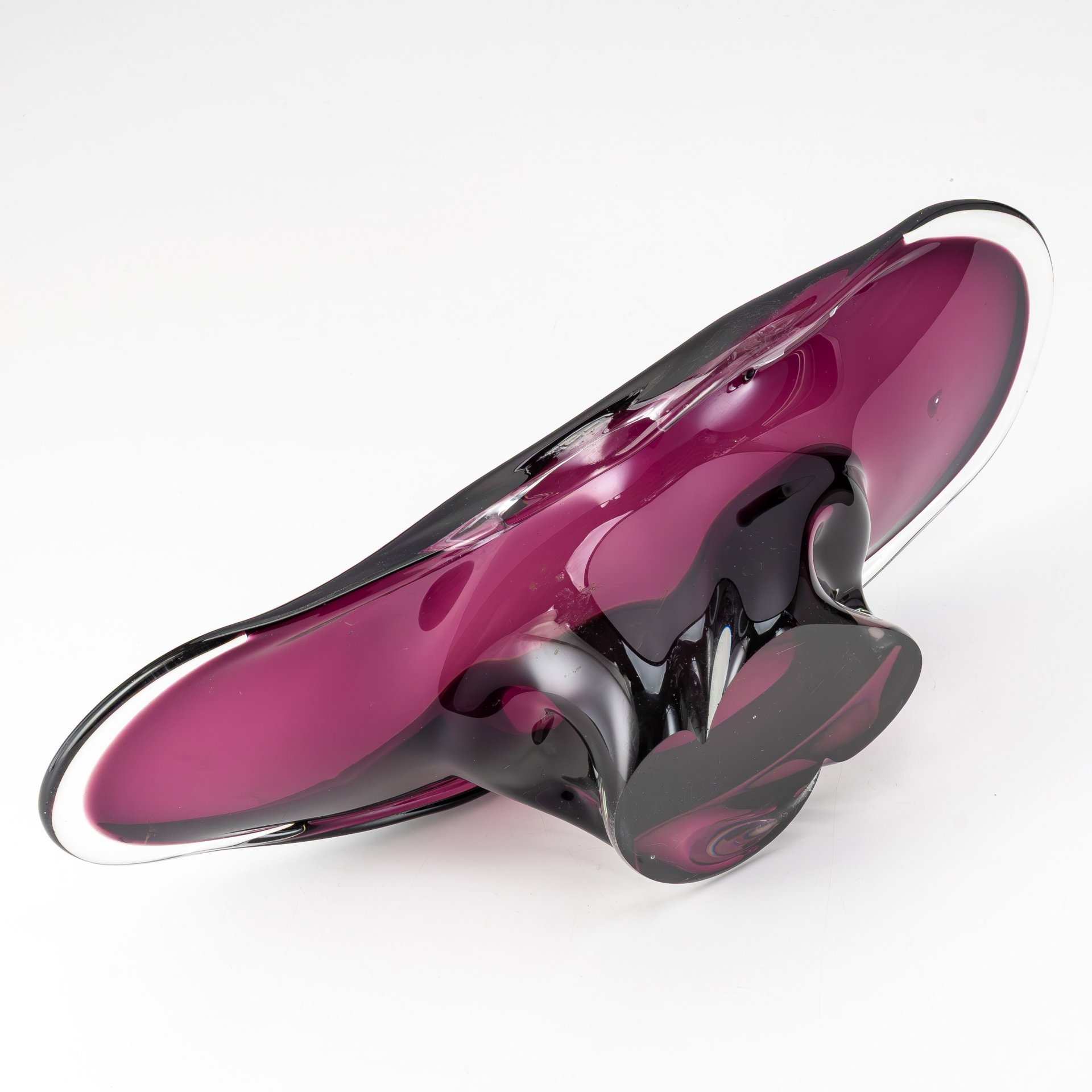 Ваза-фруктовница фиолетового оттенка