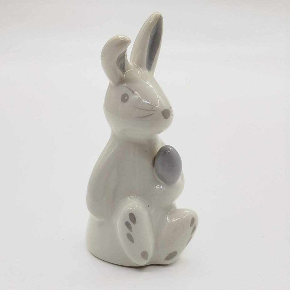 Статуэтка "Белый заяц", фарфор, роспись, Азия, 2000-2020 гг.
