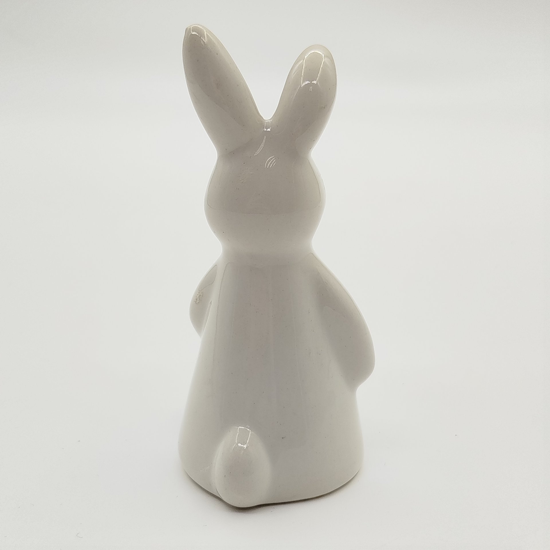 Статуэтка "Белый заяц", фарфор, роспись, Азия, 2000-2020 гг.