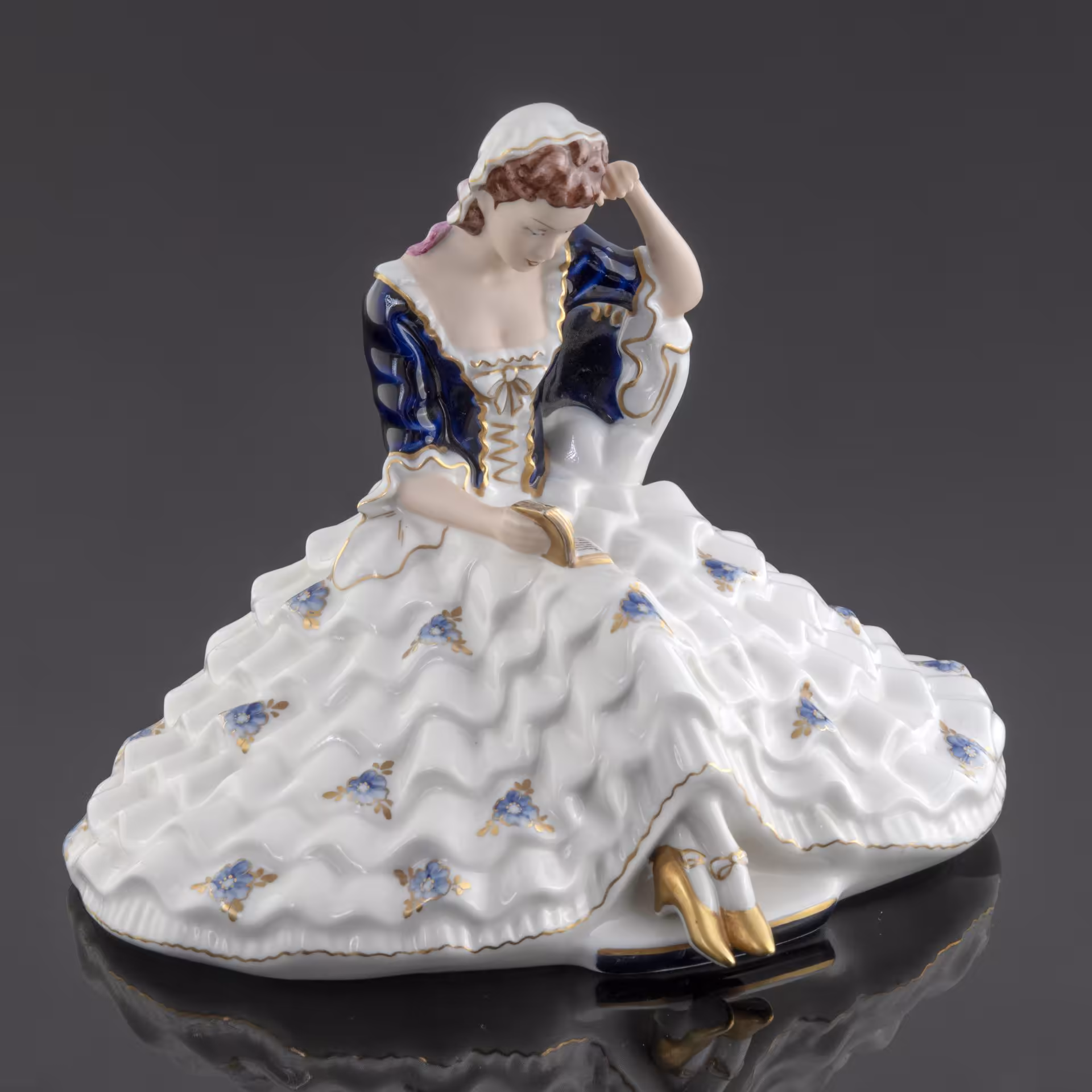 Статуэтка "Дама с книгой" (автор модели Элли Стробах Кениг), Royal Dux