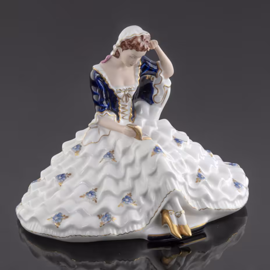 Статуэтка "Дама с книгой" (автор модели Элли Стробах Кениг), Royal Dux