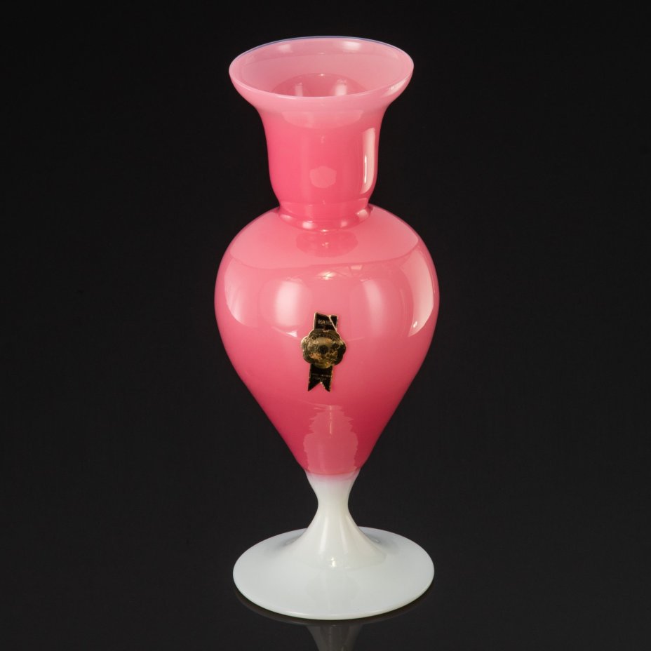 Изящная ваза розового цвета на витой ножке, Empoli, стекло, opaline, Италия, 1950-1970 гг.