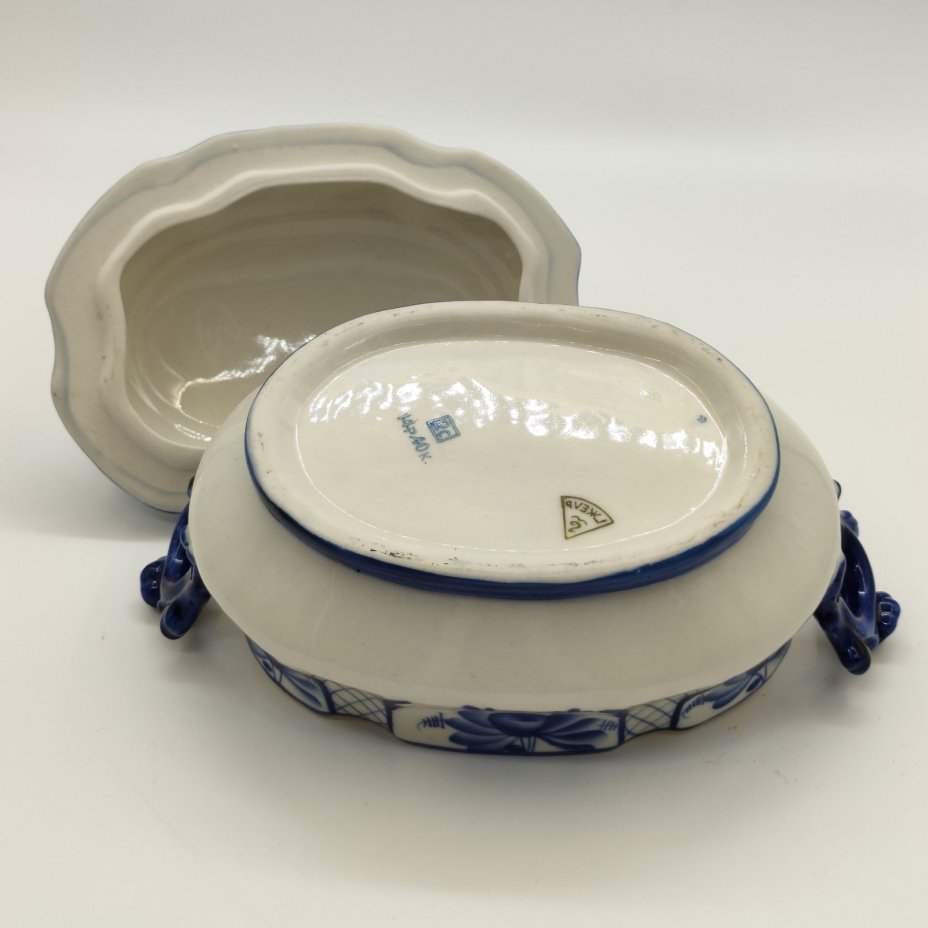 Сахарница (конфетница) овальной формы, фарфор, роспись, Объединение «Гжель», СССР, 1972-1985 гг.