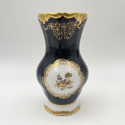 Ваза для небольшого букета кобальтового цвета с цветочным декором, фарфор, крытье, золочение, Weimar Porzellan (Веймарский фарфор), ГДР, 1949-1980 гг.