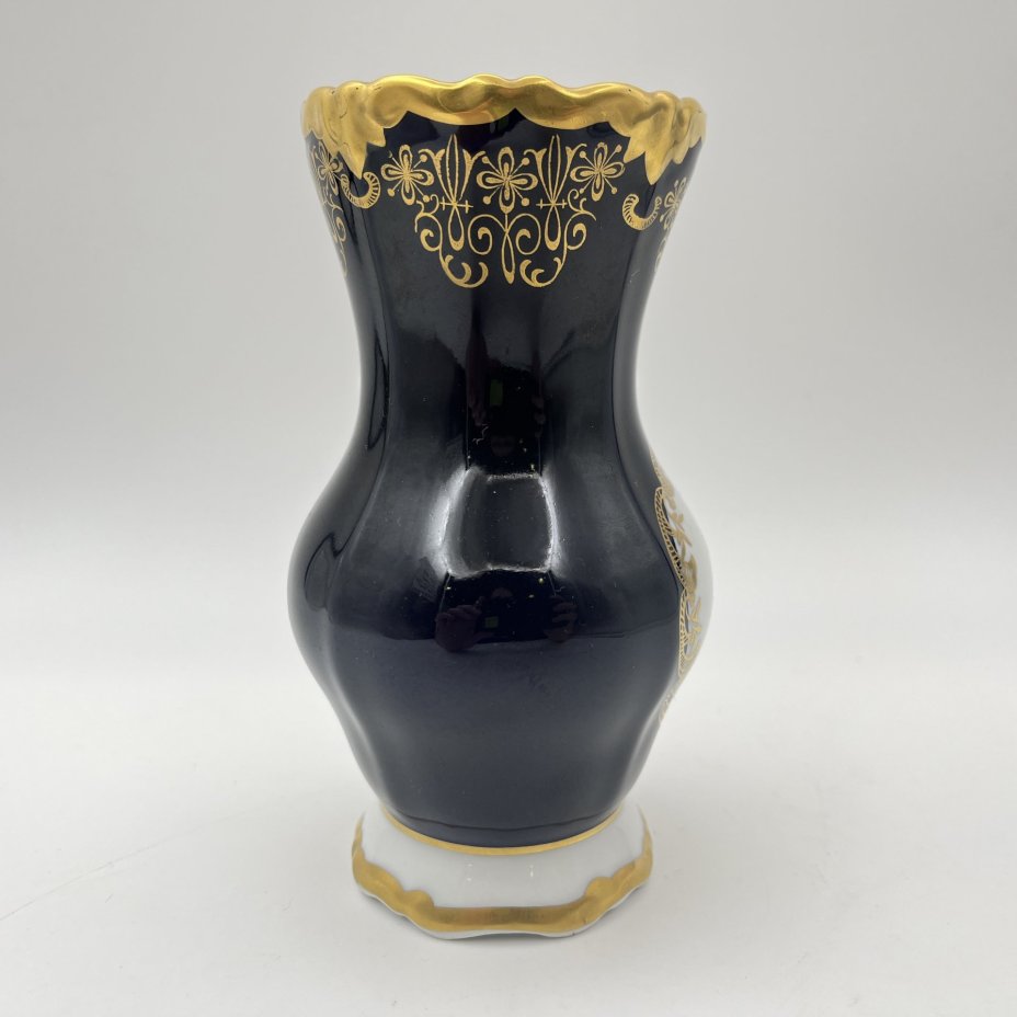 Ваза для небольшого букета кобальтового цвета с цветочным декором