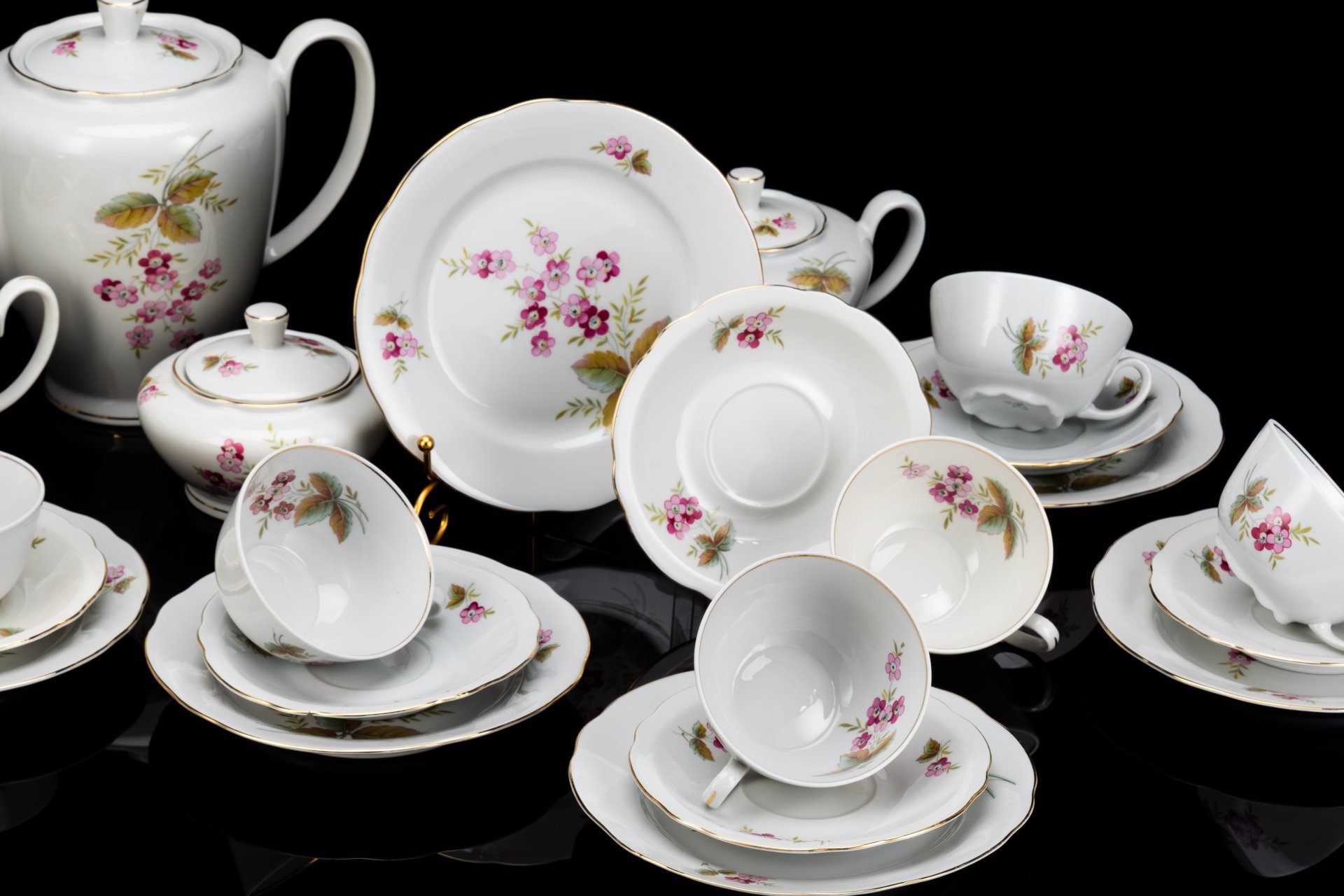 Сервиз чайный с цветочным декором на 6 персон (22 предмета), фарфор, деколь, золочение, Kahla-Könitz, Германия, 1954-1962 гг.