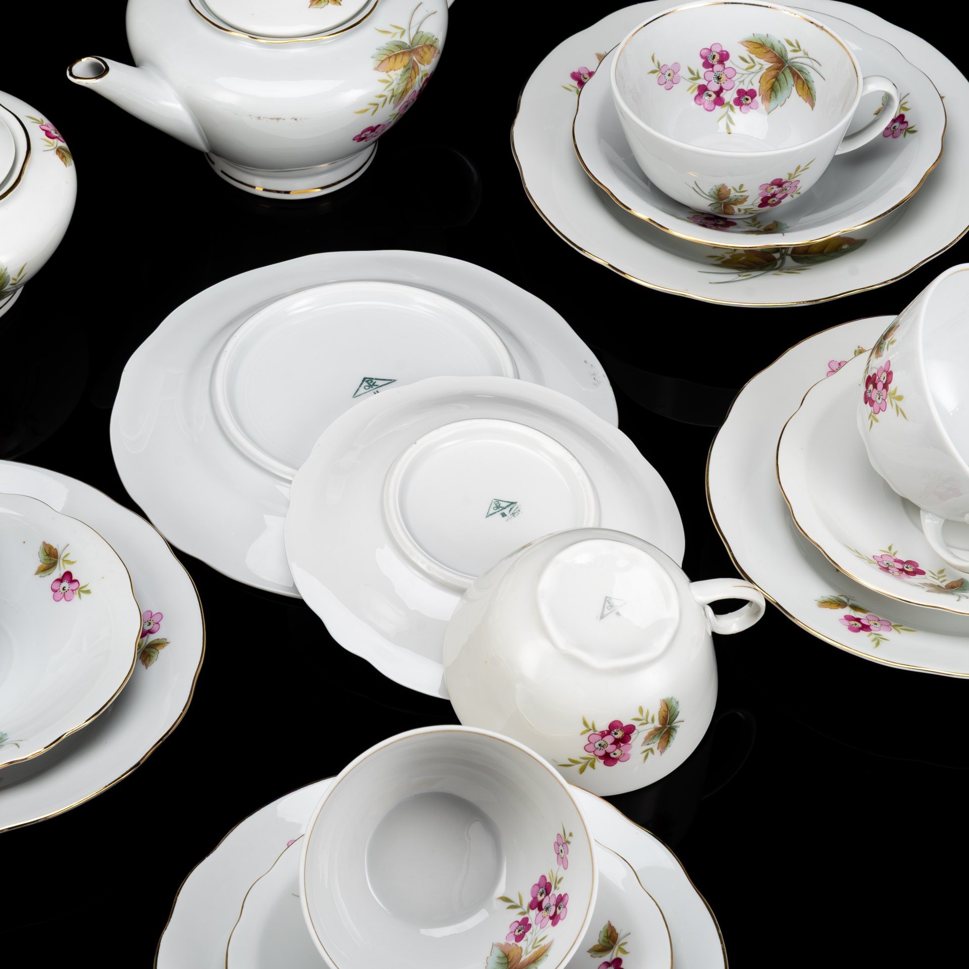 Сервиз чайный с цветочным декором на 6 персон (22 предмета), фарфор, деколь, золочение, Kahla-Könitz, Германия, 1954-1962 гг.