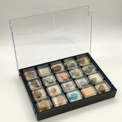 Коллекция из 20 минералов «Минералы: Подземные Богатства», издательство "Де Агостини" в сотрудничестве с Государственным геологическим музеем им. В.И. Вернадского, минеральные камни, композитный материал (кейс), Российская Федерация, 2010-2020 гг.