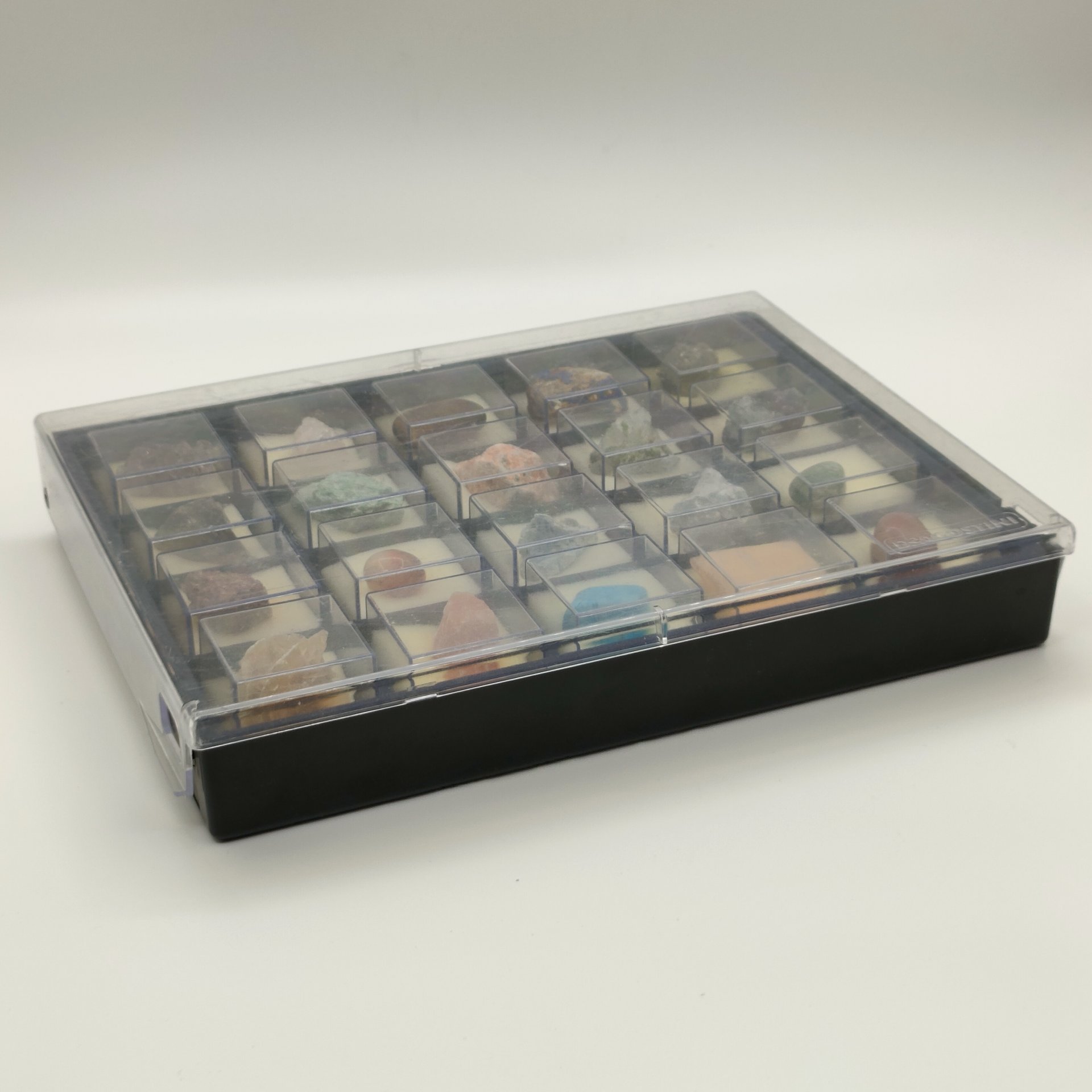 Коллекция из 20 минералов «Минералы: Подземные Богатства», издательство "Де Агостини" в сотрудничестве с Государственным геологическим музеем им. В.И. Вернадского, минеральные камни, композитный материал (кейс), Российская Федерация, 2010-2020 гг.