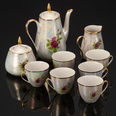 Сервиз кофейный с декором в виде роз на 6 персон (9 предметов), фарфор, деколь, люстр, золочение, Ереванский фаянсовый завод, СССР, 1960-1980 гг.